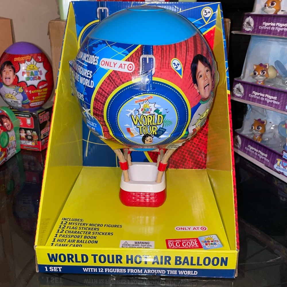 Ryan's World Tour Hot Air Balloon with 12 Figures Around the World